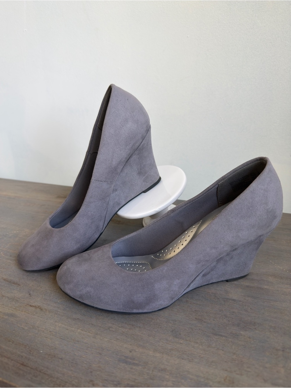 Dexflex Women's Grey Suede Wedge Heel Comfort Soft Size 7 Slip On Shoes EUC